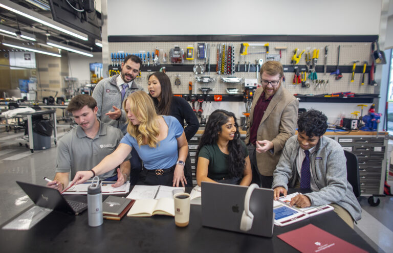 EnMed students and faculty at work station in Innovation Lab