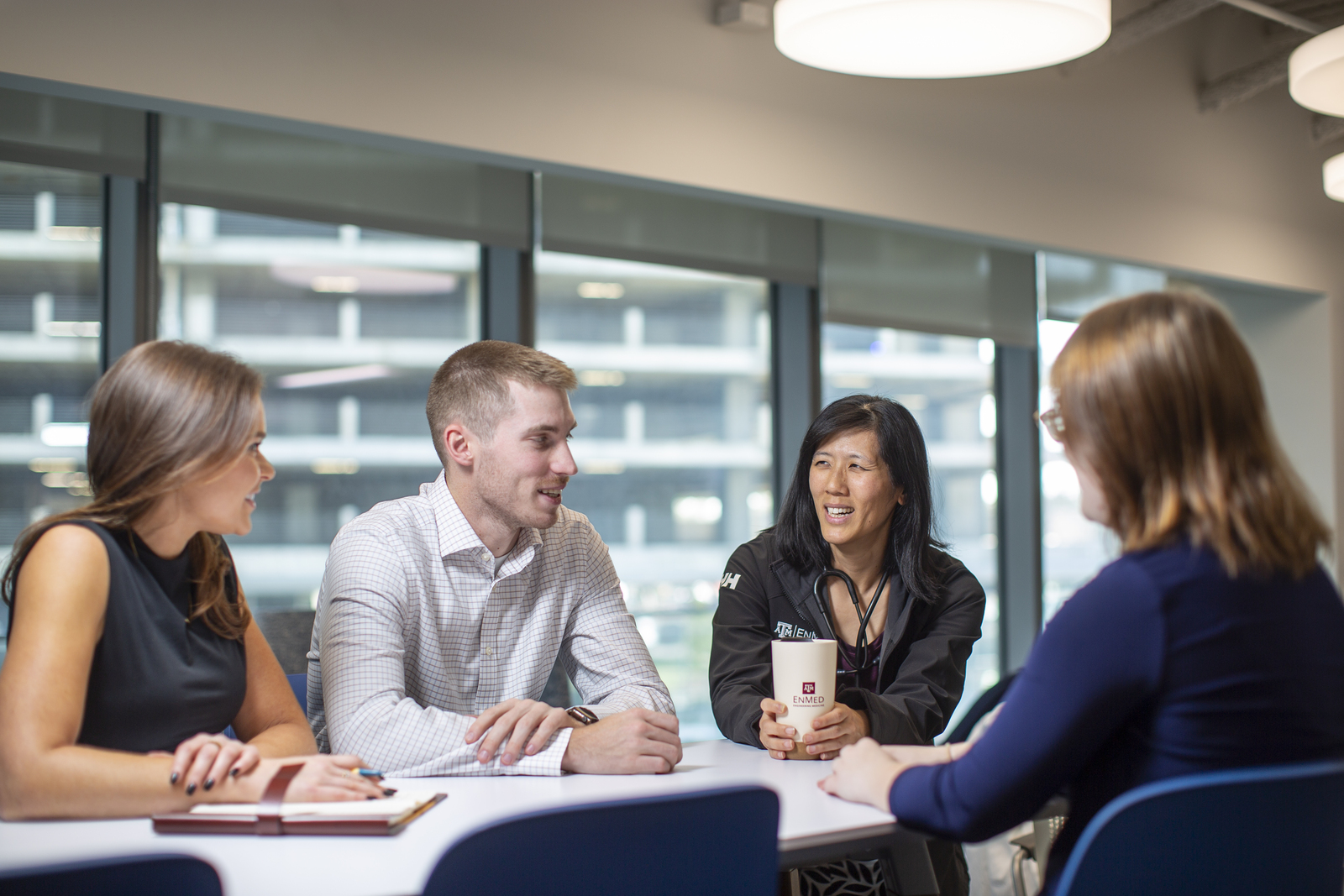 EnMed Students in Conversation with Dr. Wei Lee at conference table